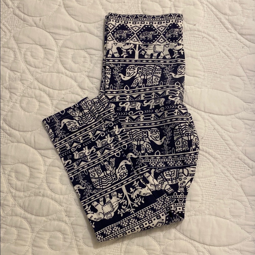 Black and White Elephant Patterned Leggings